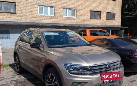 Volkswagen Tiguan II, 2020 год, 2 450 000 рублей, 3 фотография