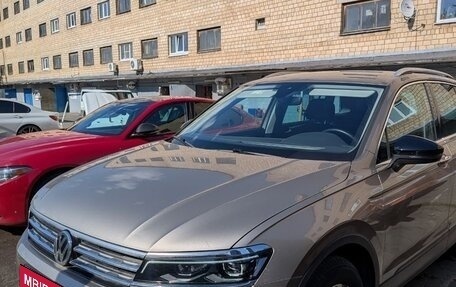 Volkswagen Tiguan II, 2020 год, 2 450 000 рублей, 2 фотография