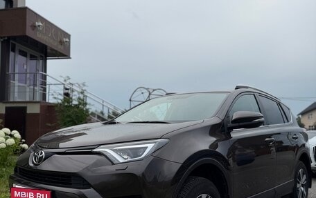 Toyota RAV4, 2019 год, 2 800 000 рублей, 2 фотография