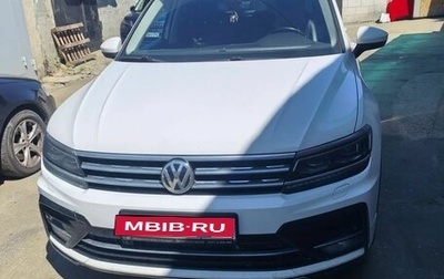 Volkswagen Tiguan II, 2019 год, 2 800 000 рублей, 1 фотография
