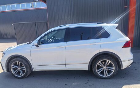Volkswagen Tiguan II, 2019 год, 2 800 000 рублей, 2 фотография
