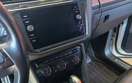 Volkswagen Tiguan II, 2019 год, 2 800 000 рублей, 18 фотография