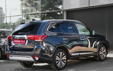 Mitsubishi Outlander III рестайлинг 3, 2021 год, 2 980 000 рублей, 5 фотография