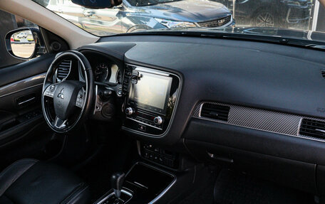 Mitsubishi Outlander III рестайлинг 3, 2021 год, 2 980 000 рублей, 8 фотография