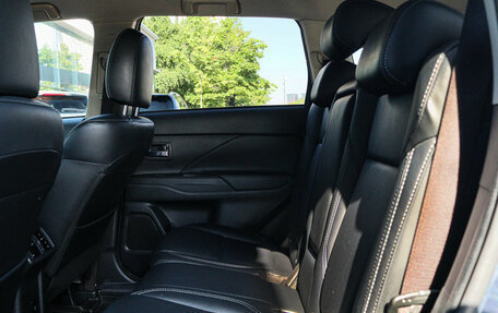 Mitsubishi Outlander III рестайлинг 3, 2021 год, 2 980 000 рублей, 9 фотография