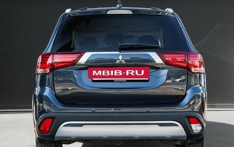 Mitsubishi Outlander III рестайлинг 3, 2021 год, 2 980 000 рублей, 6 фотография