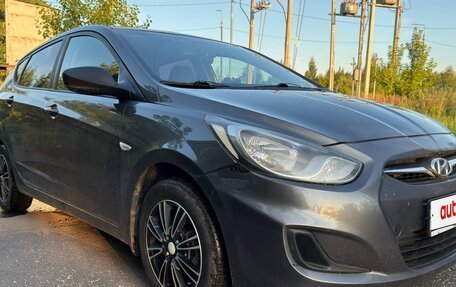 Hyundai Solaris II рестайлинг, 2011 год, 620 000 рублей, 2 фотография