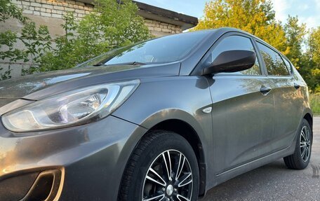 Hyundai Solaris II рестайлинг, 2011 год, 620 000 рублей, 3 фотография
