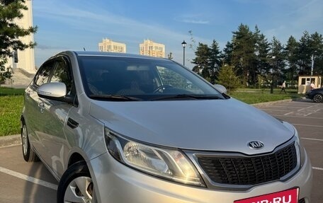 KIA Rio III рестайлинг, 2015 год, 940 000 рублей, 2 фотография