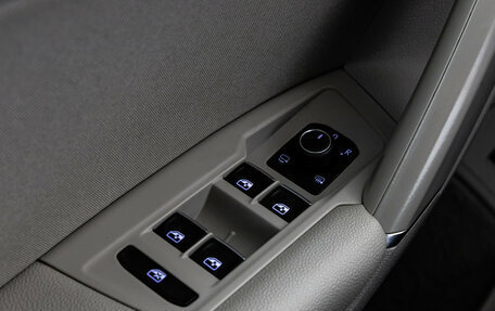 Volkswagen Tiguan II, 2017 год, 2 349 000 рублей, 21 фотография