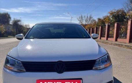 Volkswagen Jetta VI, 2014 год, 1 110 000 рублей, 3 фотография