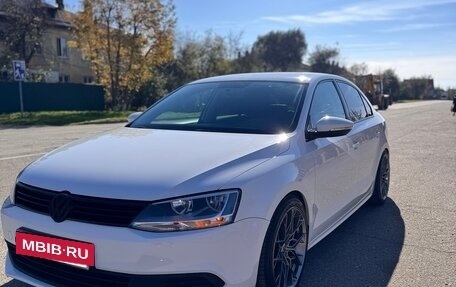 Volkswagen Jetta VI, 2014 год, 1 110 000 рублей, 2 фотография