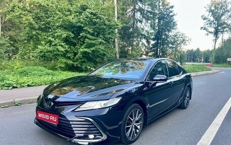 Toyota Camry, 2021 год, 2 380 000 рублей, 1 фотография