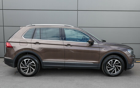 Volkswagen Tiguan II, 2019 год, 2 139 000 рублей, 5 фотография