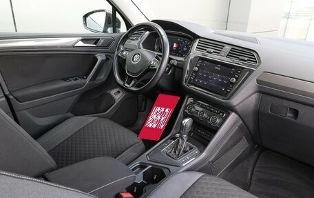 Volkswagen Tiguan II, 2019 год, 2 139 000 рублей, 10 фотография