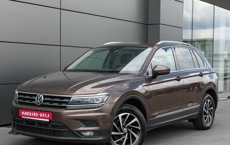 Volkswagen Tiguan II, 2019 год, 2 139 000 рублей, 2 фотография