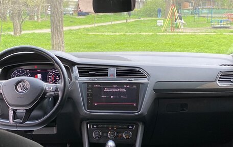 Volkswagen Tiguan II, 2018 год, 2 700 000 рублей, 6 фотография