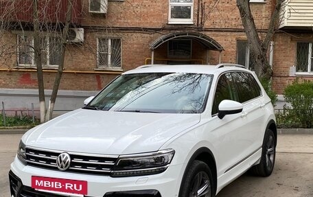 Volkswagen Tiguan II, 2018 год, 2 700 000 рублей, 2 фотография