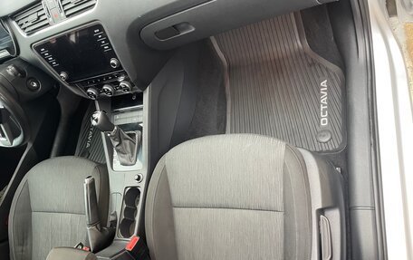 Skoda Octavia, 2017 год, 1 940 000 рублей, 6 фотография