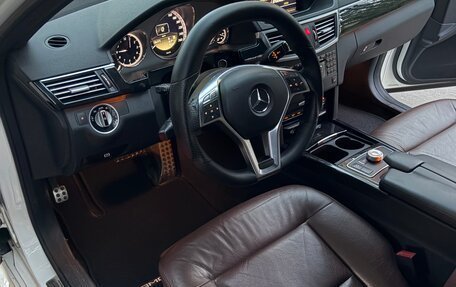 Mercedes-Benz E-Класс, 2011 год, 1 900 000 рублей, 4 фотография