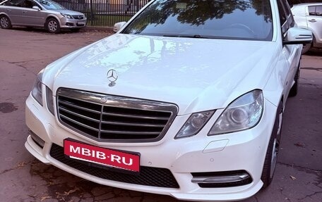 Mercedes-Benz E-Класс, 2011 год, 1 900 000 рублей, 2 фотография