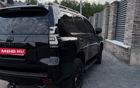 Toyota Land Cruiser Prado 150 рестайлинг 2, 2022 год, 8 300 000 рублей, 4 фотография