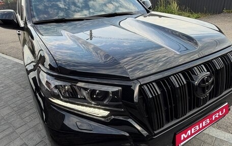 Toyota Land Cruiser Prado 150 рестайлинг 2, 2022 год, 8 300 000 рублей, 3 фотография