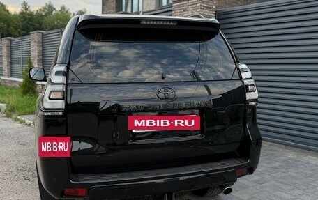 Toyota Land Cruiser Prado 150 рестайлинг 2, 2022 год, 8 300 000 рублей, 5 фотография