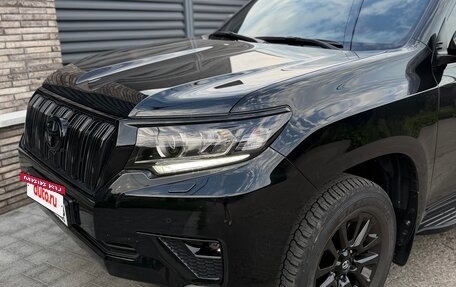 Toyota Land Cruiser Prado 150 рестайлинг 2, 2022 год, 8 300 000 рублей, 2 фотография