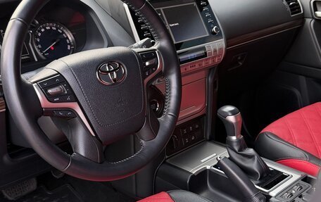 Toyota Land Cruiser Prado 150 рестайлинг 2, 2022 год, 8 300 000 рублей, 11 фотография