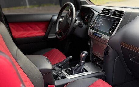 Toyota Land Cruiser Prado 150 рестайлинг 2, 2022 год, 8 300 000 рублей, 12 фотография