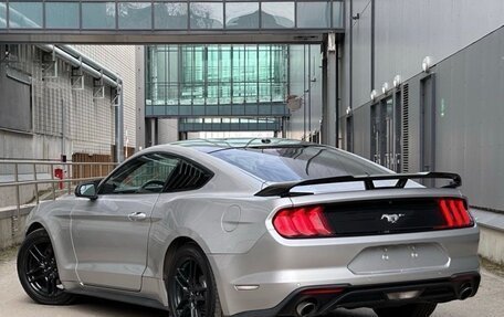 Ford Mustang VI рестайлинг, 2017 год, 2 200 000 рублей, 3 фотография
