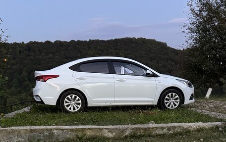 Hyundai Solaris II рестайлинг, 2018 год, 1 300 000 рублей, 2 фотография