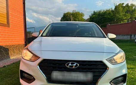 Hyundai Solaris II рестайлинг, 2018 год, 1 300 000 рублей, 5 фотография