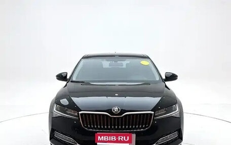 Skoda Superb III рестайлинг, 2023 год, 1 840 000 рублей, 1 фотография