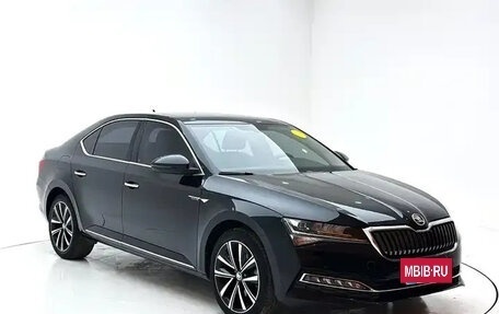 Skoda Superb III рестайлинг, 2023 год, 1 840 000 рублей, 3 фотография