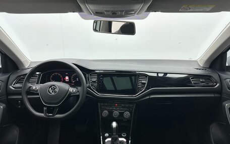 Volkswagen T-Roc I, 2022 год, 1 870 000 рублей, 2 фотография