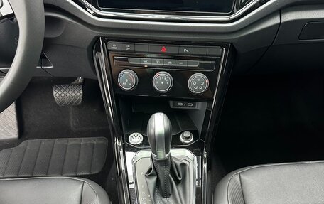 Volkswagen T-Roc I, 2022 год, 1 800 000 рублей, 8 фотография