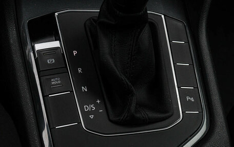 Volkswagen Tiguan II, 2019 год, 2 090 000 рублей, 18 фотография
