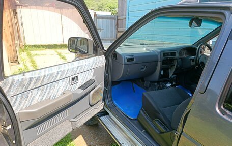 Nissan Terrano II рестайлинг, 1994 год, 700 000 рублей, 10 фотография