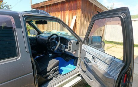 Nissan Terrano II рестайлинг, 1994 год, 700 000 рублей, 9 фотография