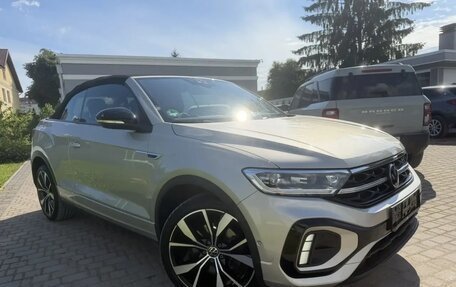 Volkswagen T-Roc I, 2023 год, 2 832 000 рублей, 3 фотография