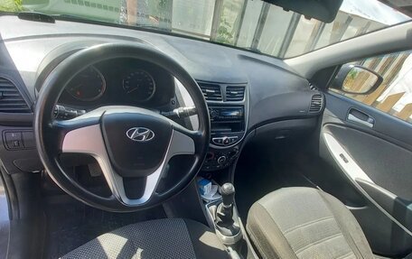 Hyundai Solaris II рестайлинг, 2011 год, 850 000 рублей, 3 фотография