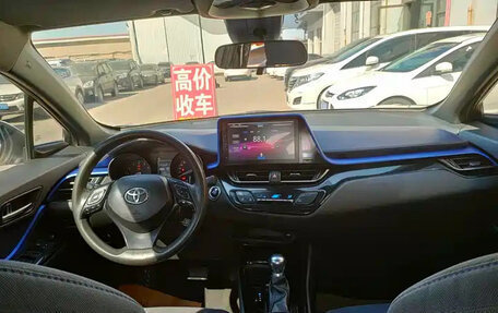 Toyota C-HR I рестайлинг, 2018 год, 1 700 666 рублей, 14 фотография