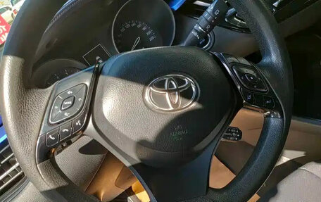 Toyota C-HR I рестайлинг, 2018 год, 1 700 666 рублей, 15 фотография
