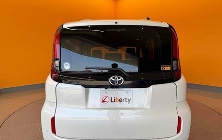 Toyota Sienta, 2024 год, 1 070 000 рублей, 6 фотография