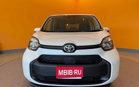 Toyota Sienta, 2024 год, 1 070 000 рублей, 3 фотография