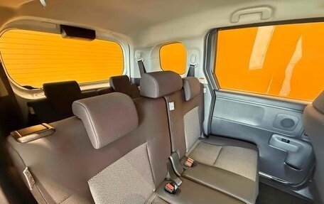 Toyota Sienta, 2024 год, 1 070 000 рублей, 18 фотография
