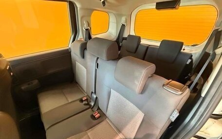 Toyota Sienta, 2024 год, 1 070 000 рублей, 23 фотография
