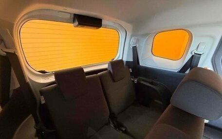 Toyota Sienta, 2024 год, 1 070 000 рублей, 19 фотография